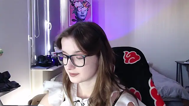 LunaXcherry online show from May 28, 2026, 4:48 pm