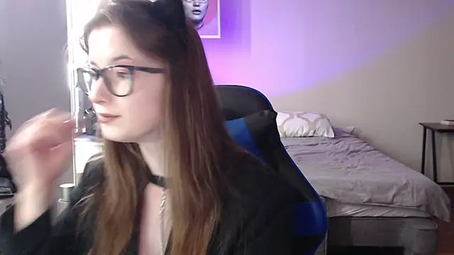LunaXcherry online show from May 31, 2026, 11:06 am