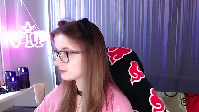 LunaXcherry online show from June 22, 2026, 4:37 pm