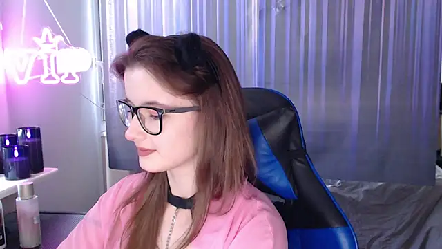 LunaXcherry online show from June 29, 2026, 5:13 pm