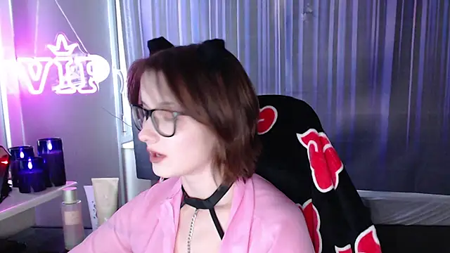 LunaXcherry online show from July 13, 2026, 5:38 pm