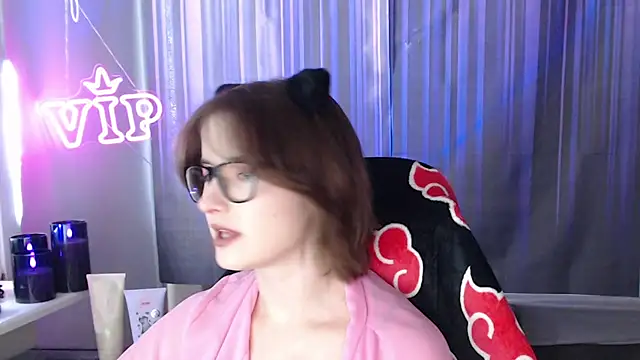 LunaXcherry online show from July 23, 2026, 4:49 pm