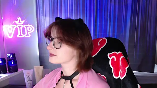 LunaXcherry online show from July 27, 2026, 4:36 pm