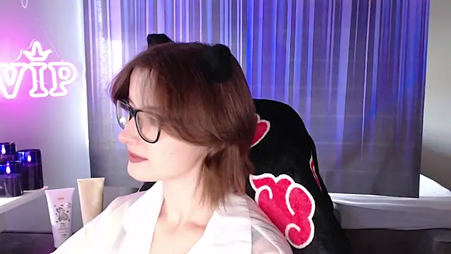 LunaXcherry online show from July 28, 2026, 4:39 pm
