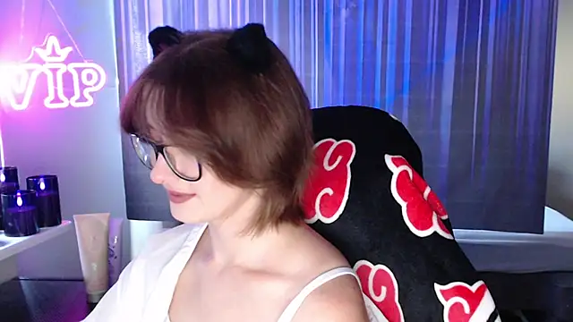 LunaXcherry online show from July 31, 2026, 5:01 pm