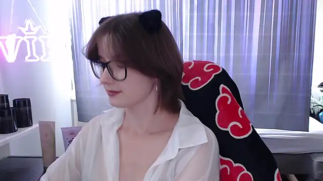LunaXcherry online show from August 2, 2026, 12:47 pm