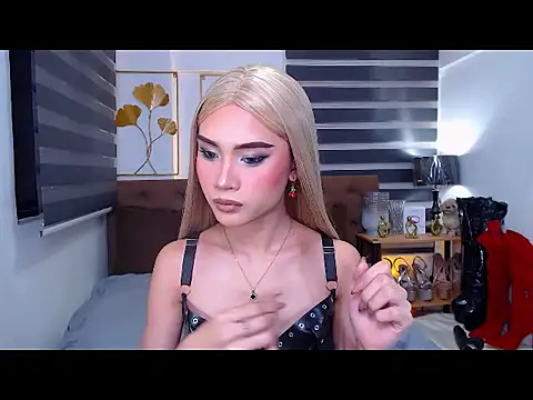 Snapshot of JuicyCockThea chatting on May 25, 2026, 12:55 pm JuicyCockThea online show from May 25, 2026, 12:55 pm