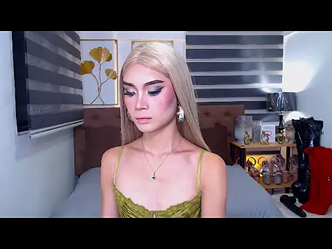 Snapshot of JuicyCockThea chatting on June 16, 2026, 10:51 am JuicyCockThea online show from June 16, 2026, 10:51 am