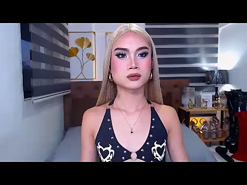 Snapshot of JuicyCockThea chatting on June 17, 2026, 10:28 am JuicyCockThea online show from June 17, 2026, 10:28 am