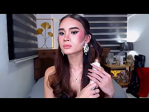 JuicyCockThea online show from July 25, 2026, 5:54 pm