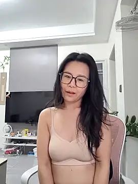 yunchui0101 online show from March 18, 2026, 11:13 am