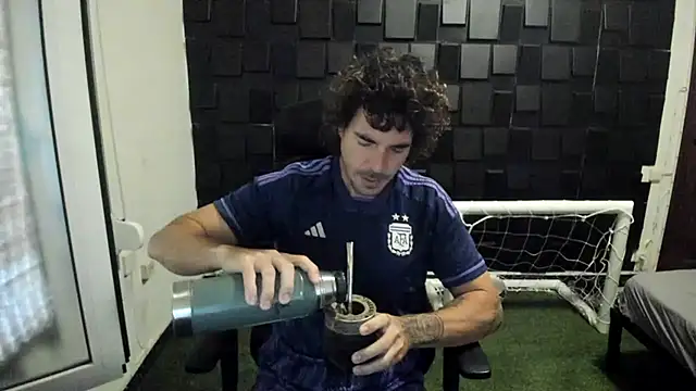 Snapshot of joaquin420_hot chatting on June 30, 2026, 5:41 am joaquin420 hot online show from June 30, 2026, 5:41 am