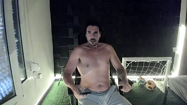Snapshot of joaquin420_hot chatting on July 15, 2026, 6:24 pm joaquin420 hot online show from July 15, 2026, 6:24 pm