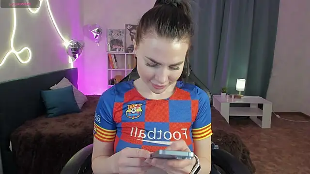 Snapshot of little__isabel chatting on May 7, 2026, 7:58 am little isabel online show from May 7, 2026, 7:58 am