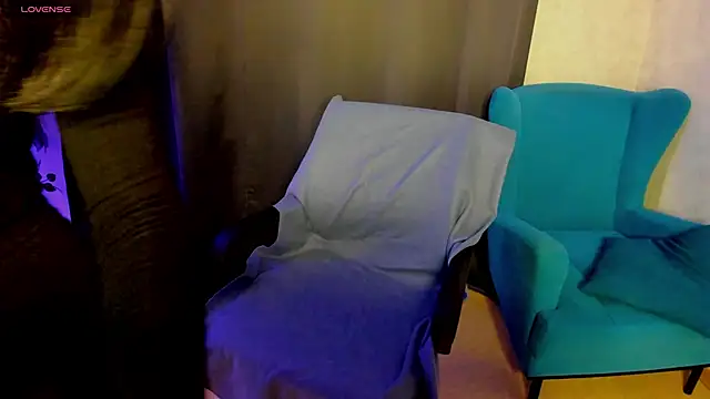 Snapshot of little__isabel chatting on May 20, 2026, 1:34 am little isabel online show from May 20, 2026, 1:34 am