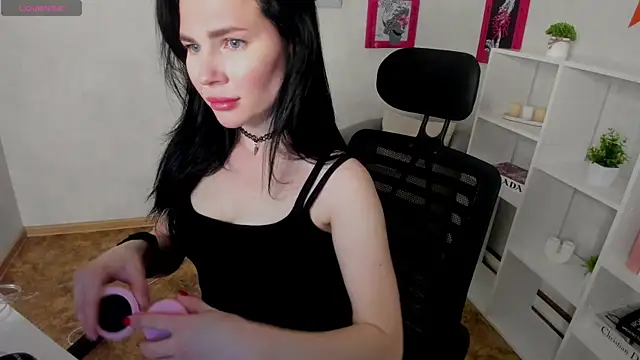 Snapshot of little__isabel chatting on June 3, 2026, 8:06 am little isabel online show from June 3, 2026, 8:06 am