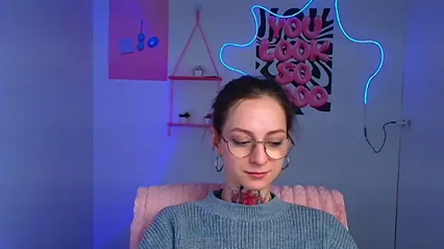 Esmi Winter online show from February 15, 2026, 6:10 am