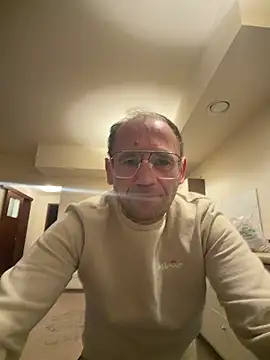 Roland987888 online show from March 18, 2026, 6:11 pm