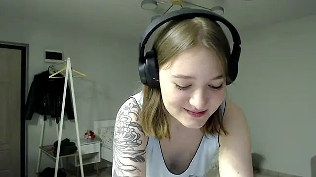 Mirrrra1 online show from February 16, 2026, 7:54 pm