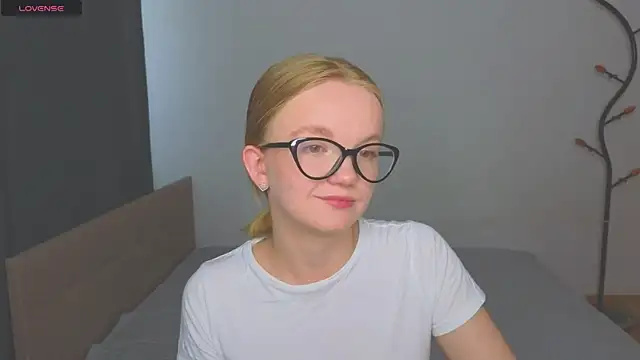 StellaBunny online show from July 27, 2026, 4:30 am