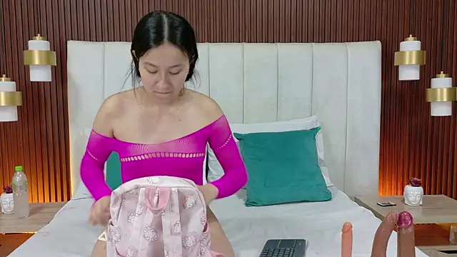 Brisa Silva online show from April 24, 2026, 11:34 am