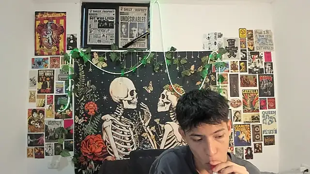 alextop  online show from February 22, 2026, 10:52 pm