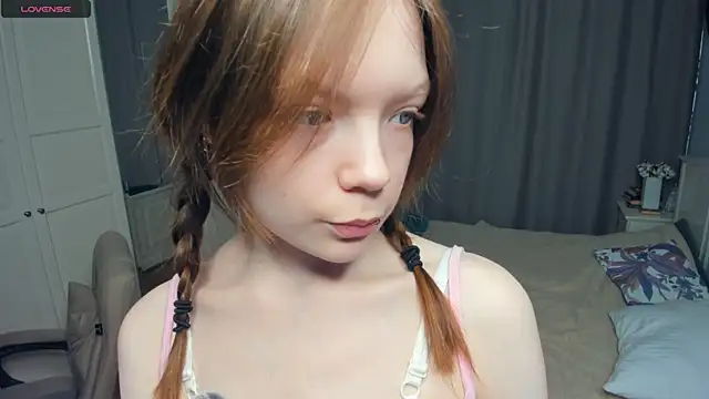 LavenderMitten online show from June 7, 2026, 5:33 am