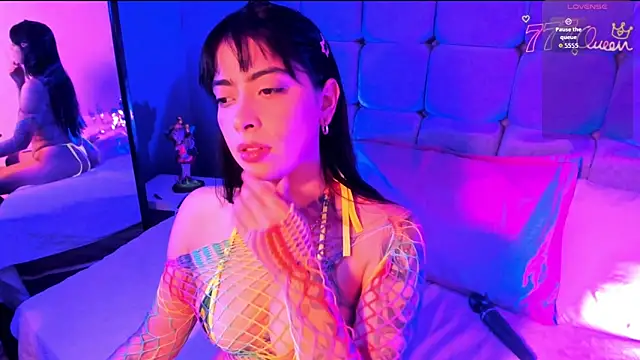Snapshot of Blue_Aura_ chatting on May 12, 2026, 10:29 pm Blue Aura online show from May 12, 2026, 10:29 pm