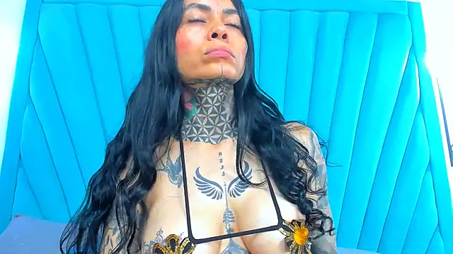 Mia Reyesjs online show from March 8, 2026, 2:04 am