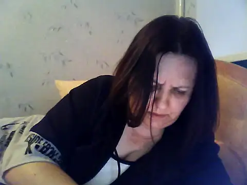 LockyCharm111 online show from April 24, 2026, 5:26 pm