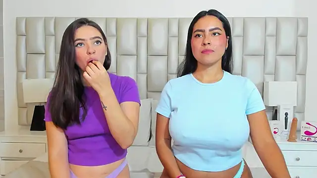 Snapshot of paola_katy_dicks chatting on January 10, 2025, 10:46 pm paola katy dicks online show from January 10, 2025, 10:46 pm