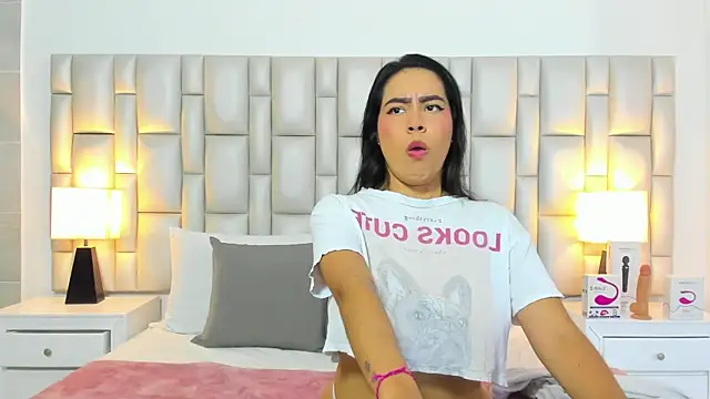 paola katy dicks online show from June 10, 2026, 7:57 pm