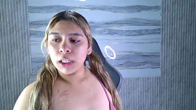 Snapshot of Sophie19__ chatting on May 8, 2026, 11:59 am Sophie19 online show from May 8, 2026, 11:59 am