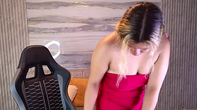 Snapshot of Sophie19__ chatting on May 10, 2026, 12:43 pm Sophie19 online show from May 10, 2026, 12:43 pm