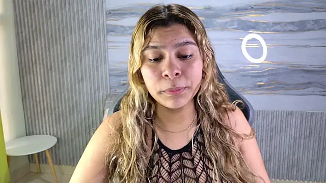 Snapshot of Sophie19__ chatting on May 22, 2026, 12:00 pm Sophie19 online show from May 22, 2026, 12:00 pm