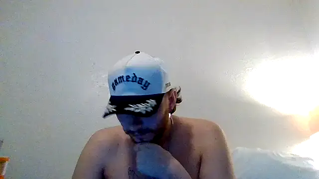 Snapshot of Tallhungandcloudy chatting on April 17, 2026, 5:43 am Tallhungandcloudy online show from April 17, 2026, 5:43 am
