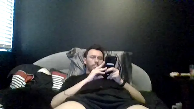 Snapshot of Tallhungandcloudy chatting on May 17, 2026, 9:33 pm Tallhungandcloudy online show from May 17, 2026, 9:33 pm