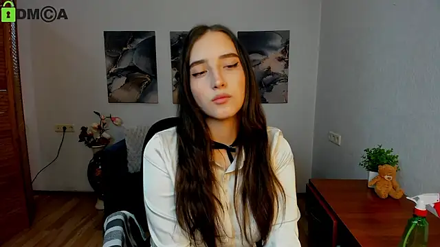 Effy Royse online show from March 5, 2026, 6:31 am