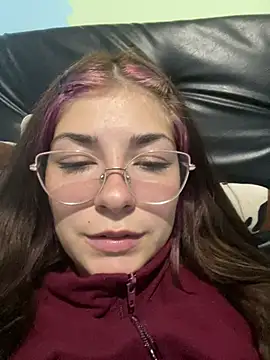 Snapshot of Luna33- chatting on June 3, 2026, 10:37 pm Luna33- online show from June 3, 2026, 10:37 pm