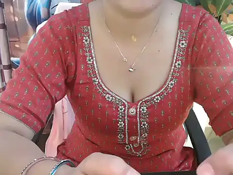 Snapshot of _chitranshi chatting on May 5, 2026, 6:32 am chitranshi online show from May 5, 2026, 6:32 am