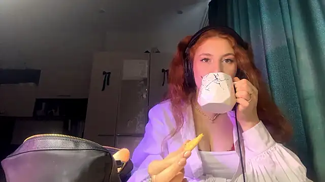 AliceCarrol online show from February 14, 2026, 7:49 am