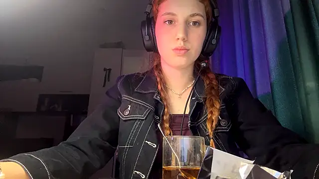 AliceCarrol online show from March 10, 2026, 3:28 pm