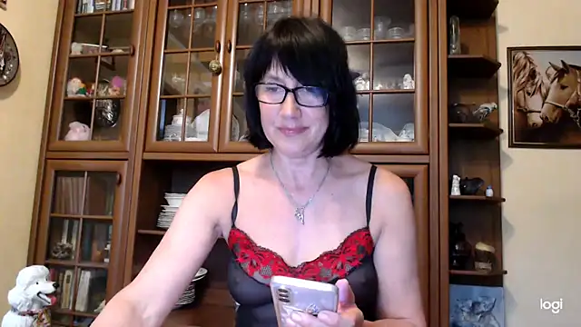 Vlastelina online show from May 10, 2026, 1:49 pm