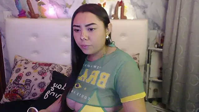 Nicolelewllss online show from March 10, 2026, 10:09 am