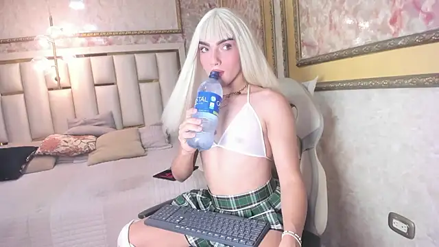 Veronica hottie online show from March 4, 2026, 2:23 pm