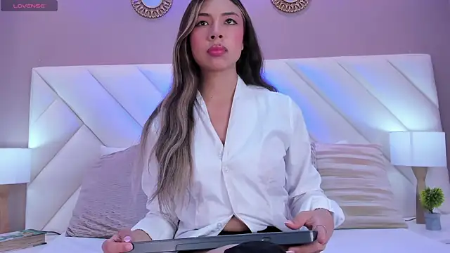 ValeryGomezz online show from April 23, 2026, 3:14 pm