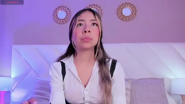 ValeryGomezz online show from April 29, 2026, 2:10 pm