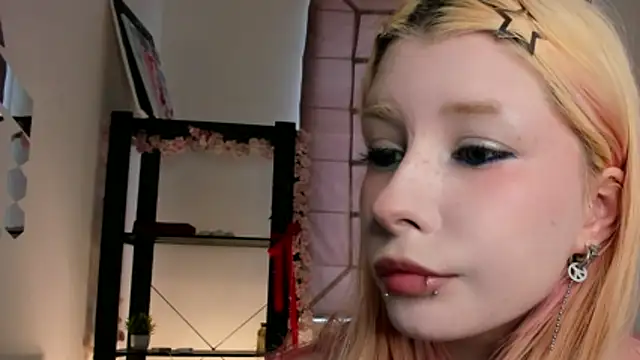WarmAtEdges online show from April 25, 2026, 2:47 pm