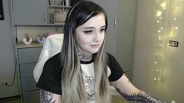 Snapshot of Rin_Tozier chatting on March 25, 2026, 1:44 am Rin Tozier online show from March 25, 2026, 1:44 am
