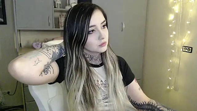 Snapshot of Rin_Tozier chatting on March 29, 2026, 1:16 am Rin Tozier online show from March 29, 2026, 1:16 am